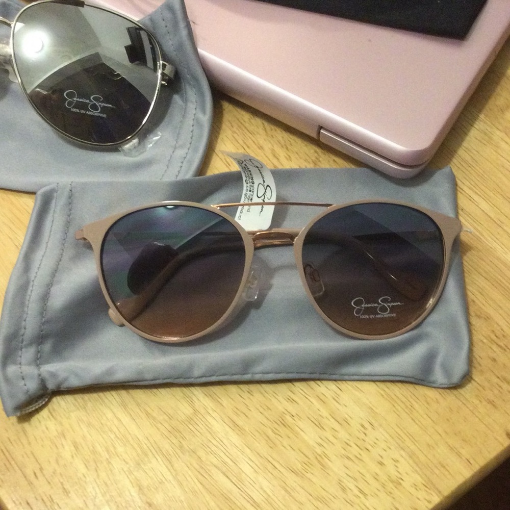 ❤️PRETTY J.S. SUNGLASSES❤️ - Picture 3 of 10
